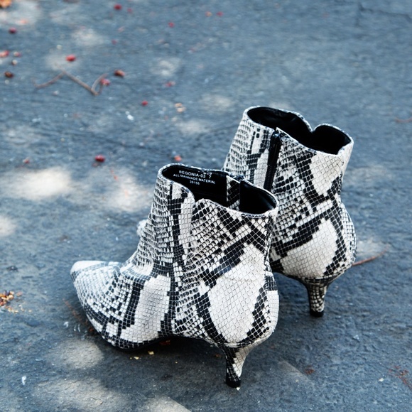 NEW๐ฅ Python Snake Kitten Heel Ankle Booties Boots - Picture 6 of 7